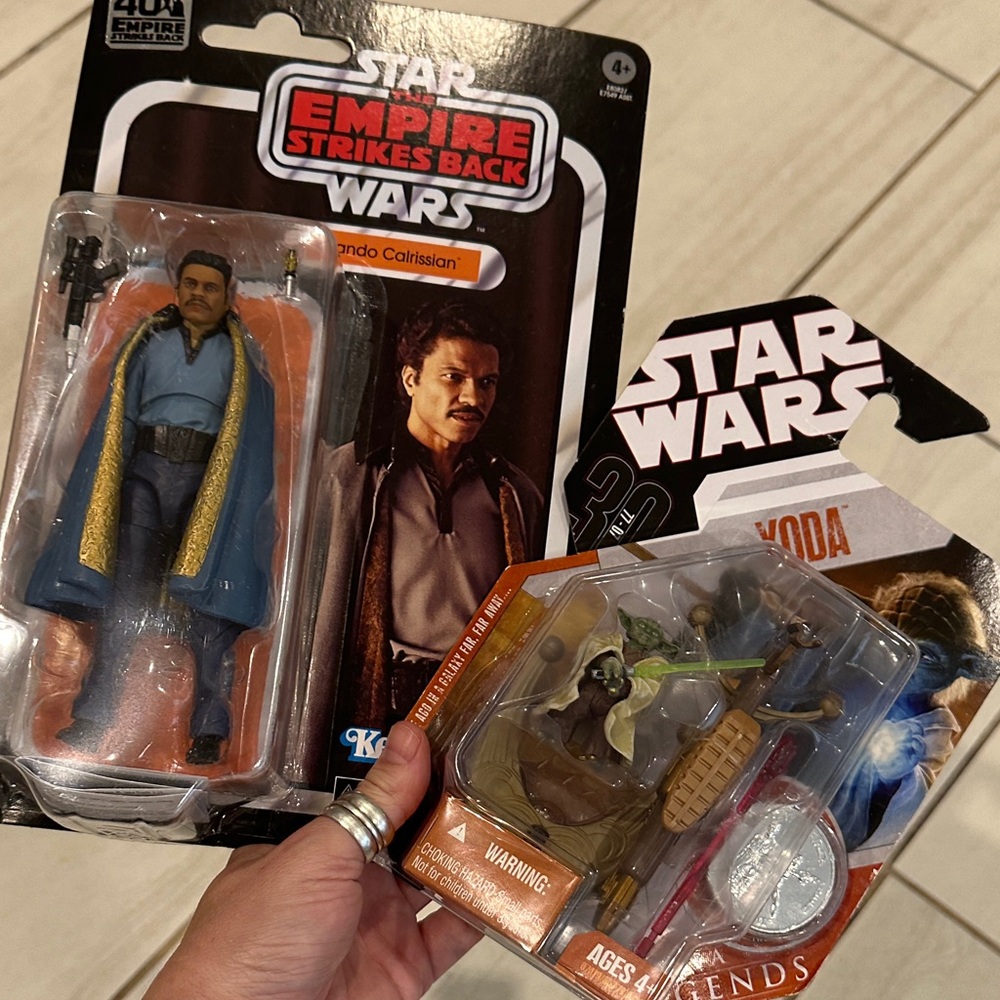 Set of 2 Star Wars Figurines - Blue and Gold Lando + Yoda with coin